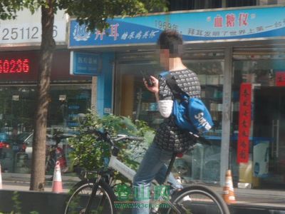 后生哥耍杂技 年轻驰骋的激情与技艺